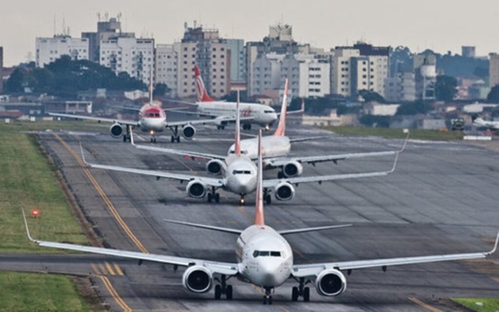 veja-o-momento-em-que-aviao-aborta-decolagem-no-aeroporto-de-guarulhos