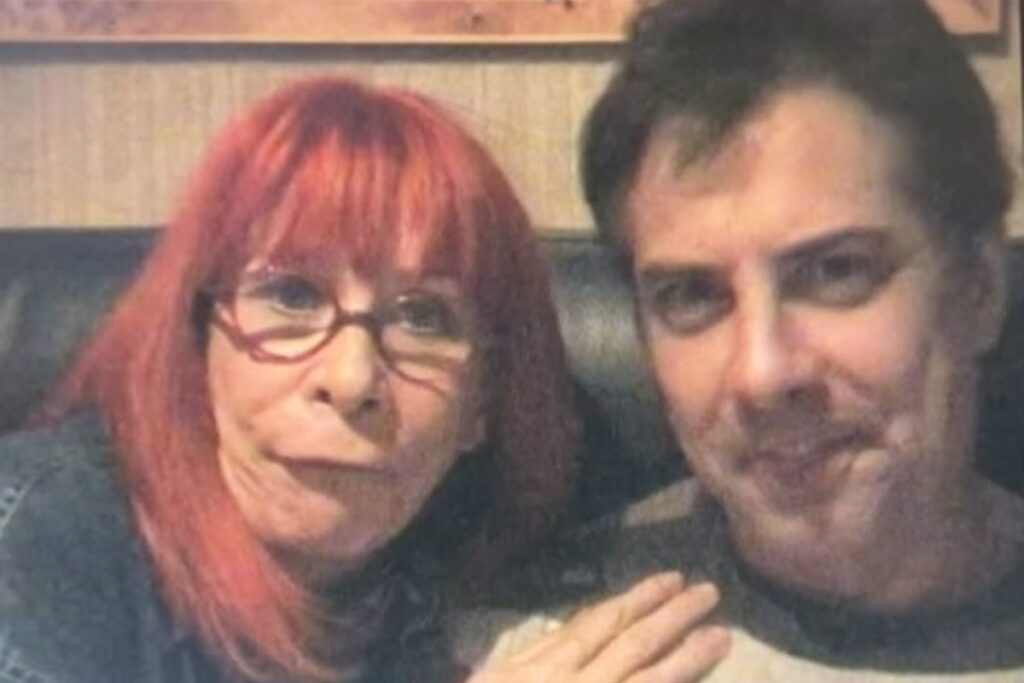 viuvo-comemora-homenagem-a-rita-lee-na-sapucai:-“escrito-na-memoria”