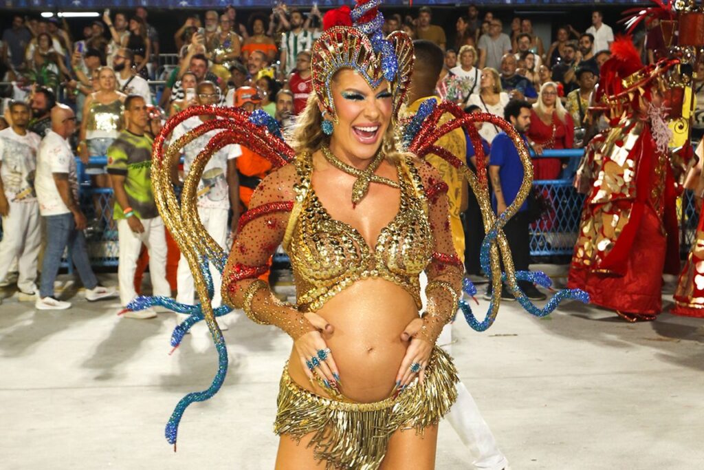 lore-improta-desfila-pela-viradouro-com-barriga-de-gravida-a-mostra