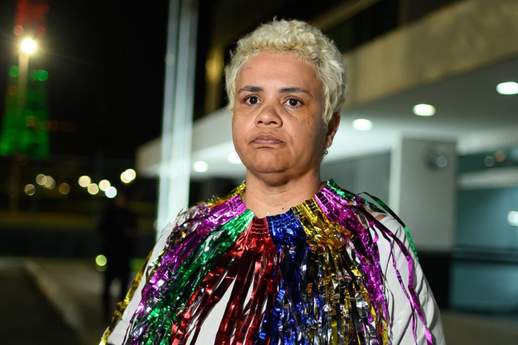 “fui-presa-por-4-pm’s-homens”,-diz-coordenadora-de-bloco-detida-no-df