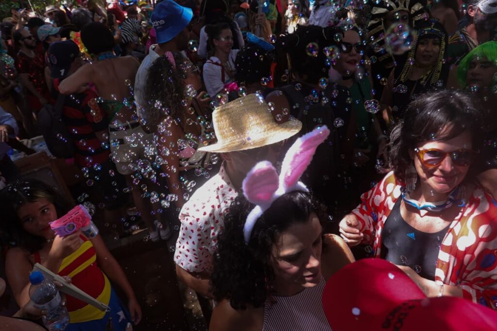 dois-hemisferios-em-contraste-(por-marcos-magalhaes)