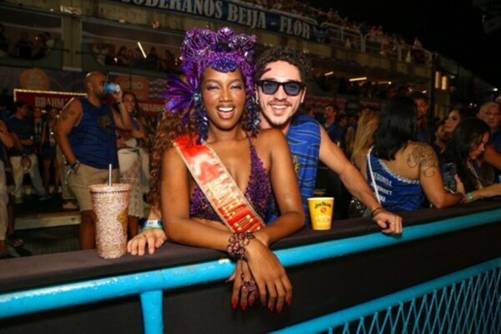 quem-e-ator-de-o-agente-secreto-que-assumiu-romance-com-iza-na-sapucai