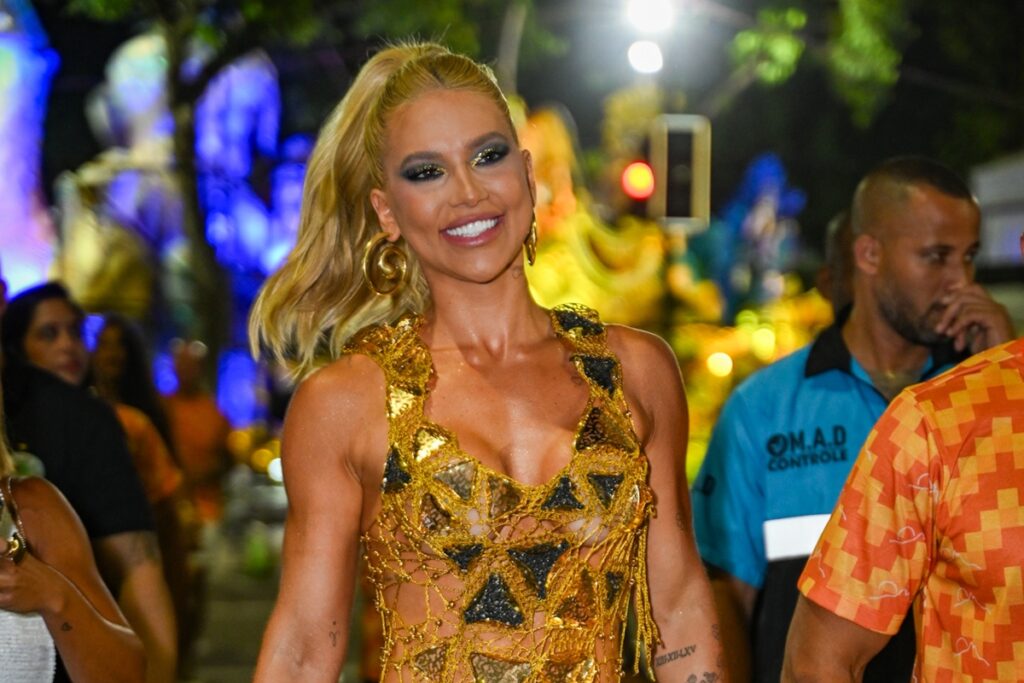 virginia,-rodrigo-santoro-e-mais:-famosos-curtem-desfiles-na-sapucai