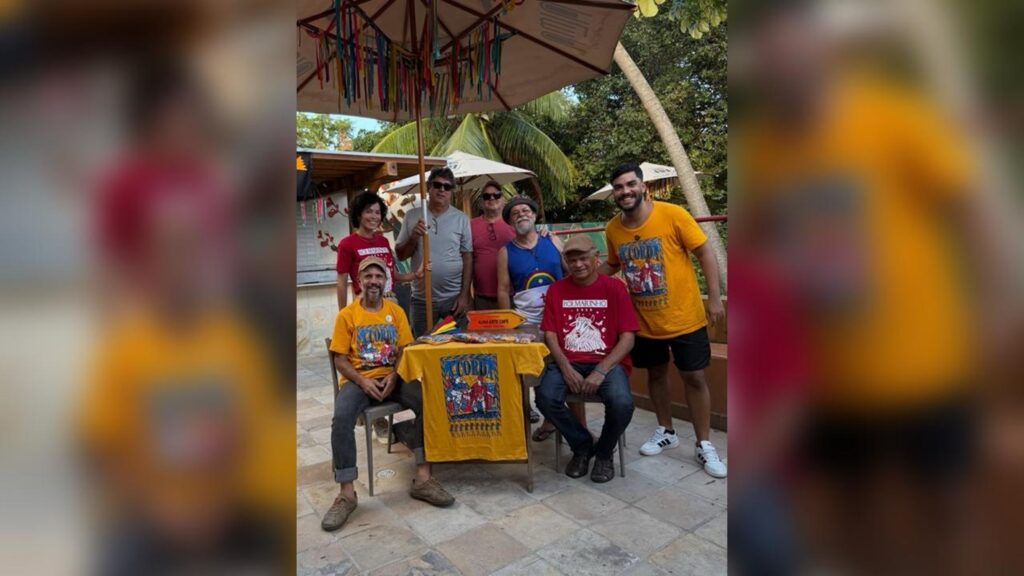 pe:-bloco-de-carnaval-em-olinda-“invade”-casas-para-acordar-folioes