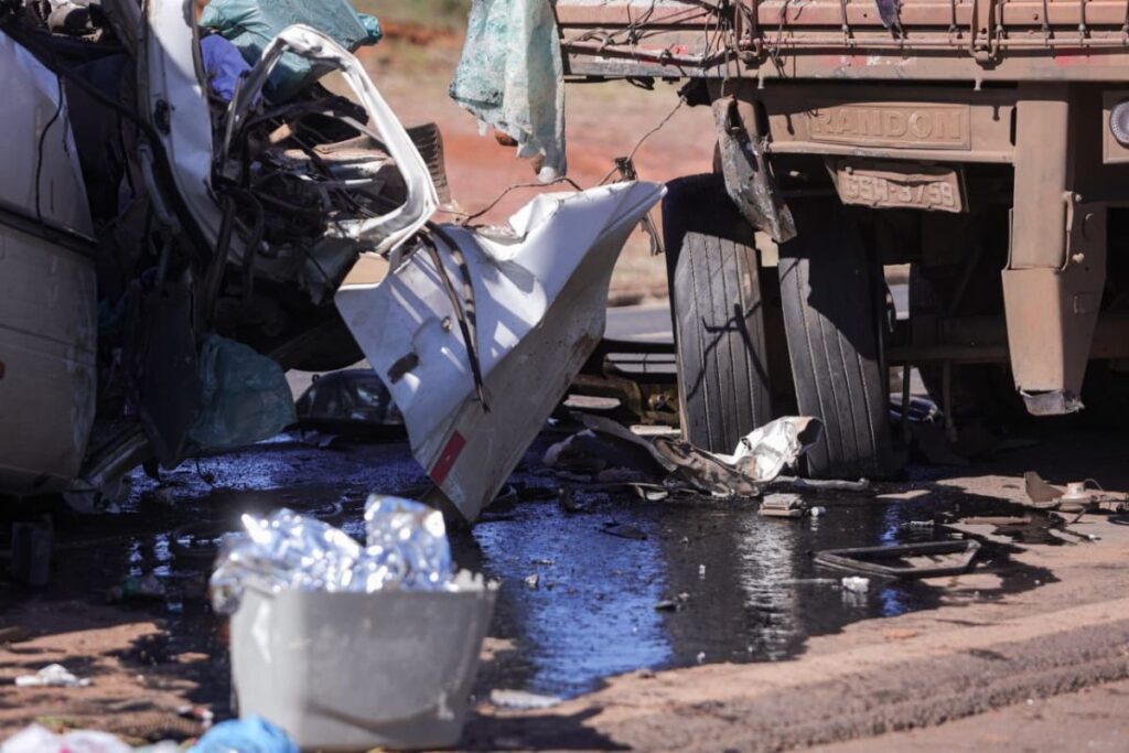 “acabei-com-a-minha-vida”,-desabafa-motorista-de-van-apos-acidente-na-br-020.-veja-video