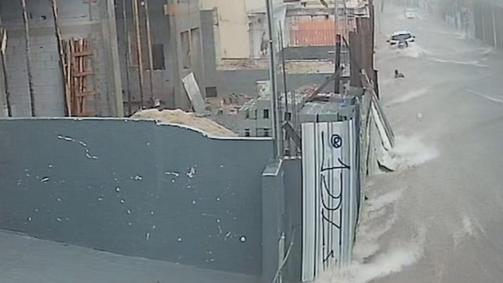 mulher-que-morreu-arrastada-por-enxurrada-estava-a-500-metros-da-irma.-video