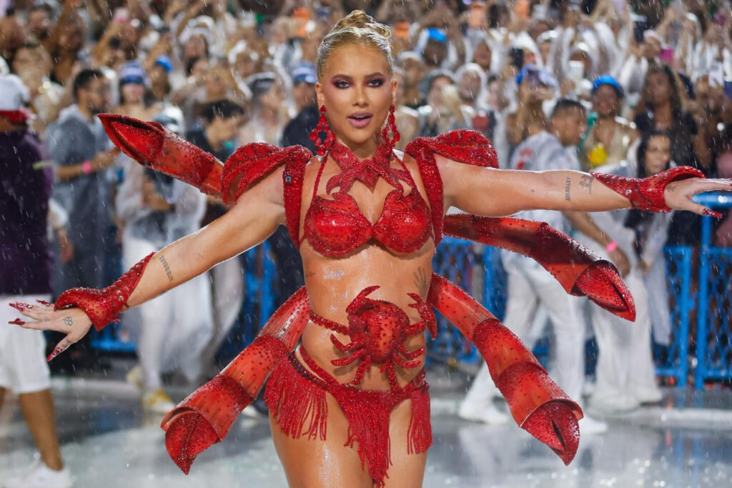 virginia-fonseca-na-sapucai:-gostem-ou-nao,-todos-estarao-de-olho-nela