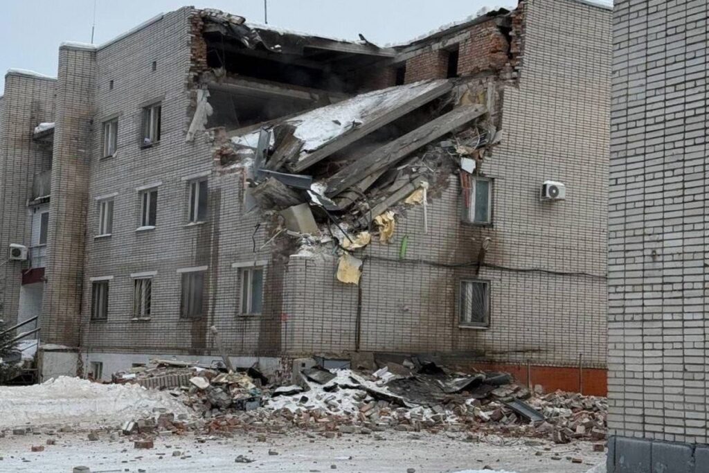 predio-da-policia-militar-desaba-em-base-na-russia-e-deixa-tres-mortos