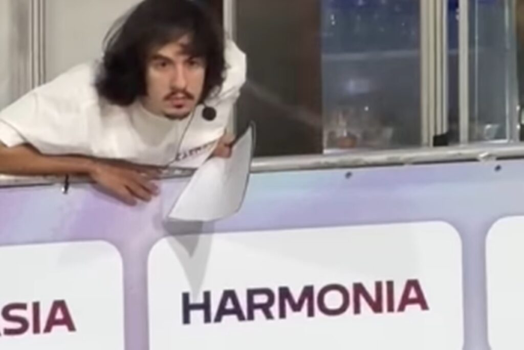 jurado-“fiuk”-viraliza-com-atitude-no-sambodromo-de-sao-paulo.-veja-o-video