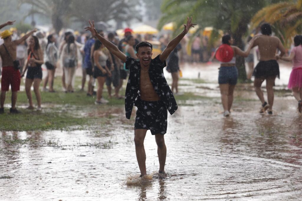 pelo-2o-dia-consecutivo,-carnaval-de-sp-tem-alerta-para-chuva-forte