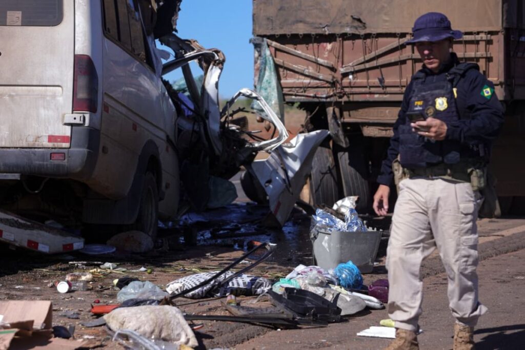 saiba-quem-sao-os-cinco-mortos-em-batida-entre-van-e-caminhao-no-df