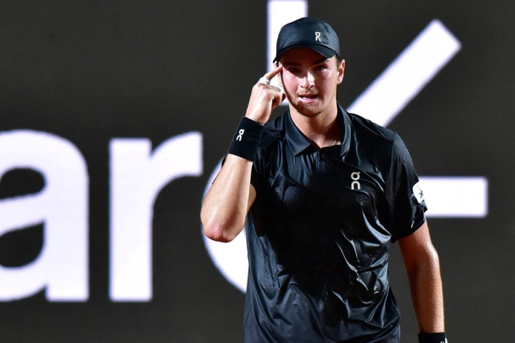 joao-fonseca-bate-thiago-monteiro-e-vai-para-as-oitavas-do-rio-open