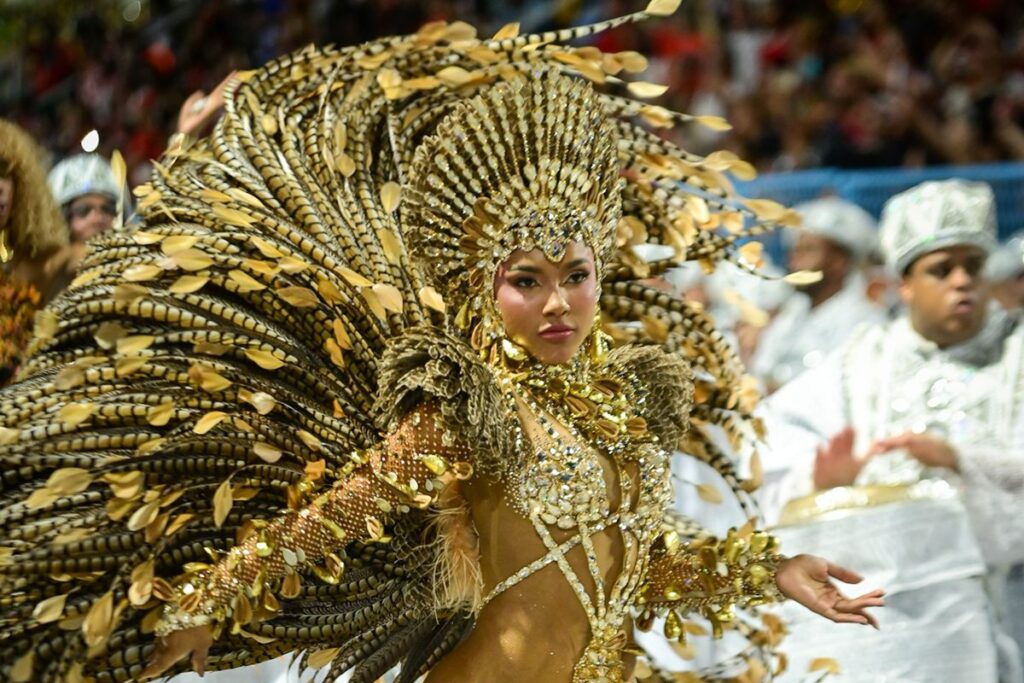 globo-e-detonada-por-nao-mostrar-desfile-de-mayara-lima,-da-tuiuti