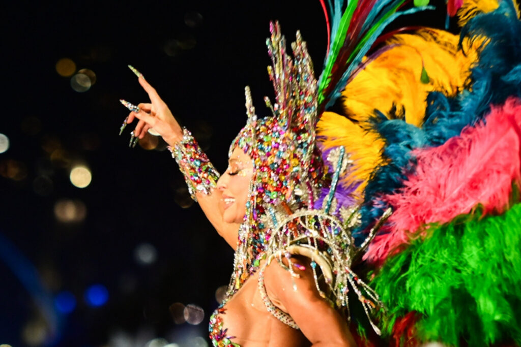 sabrina-sato-se-emociona-na-sapucai:-“carnaval-e-resistencia”