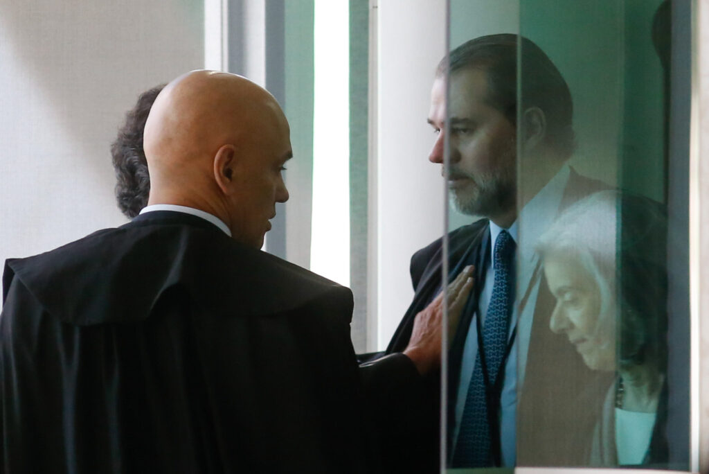 vazamento-na-receita-abre-nova-crise-no-supremo