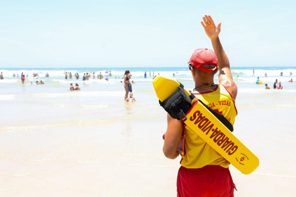 bombeiros-salvam-87-vitimas-de-afogamento-por-dia-no-carnaval