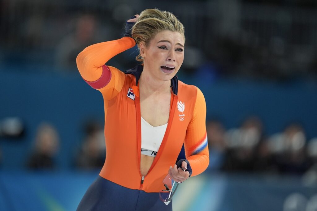 patinadora-mostra-sutia-nas-olimpiadas-em-jogada-de-marketing-da-nike