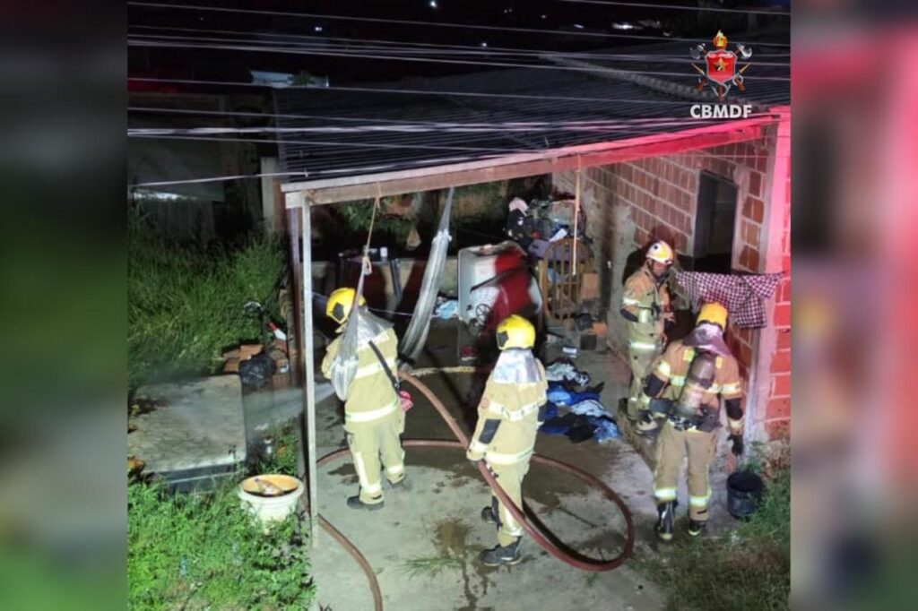 homem-incendeia-casa-da-mae-apos-manter-namorada-em-carcere-no-local