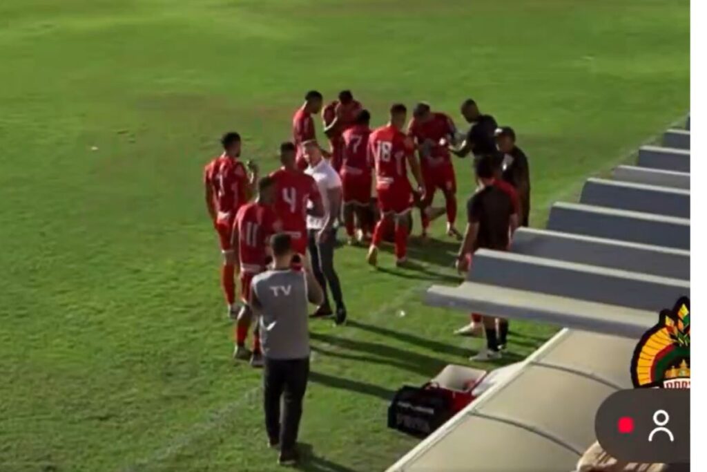 copa-do-brasil:-zagueiro-e-expulso-apos-acertar-cabecada-em-goleiro