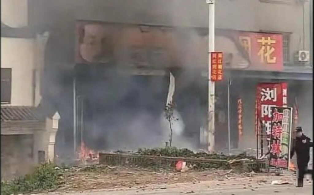 explosao-em-loja-de-fogos-de-artificio-deixa-12-mortos-na-china