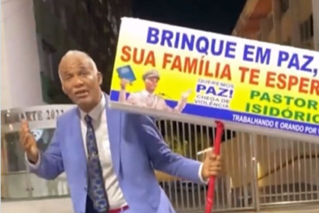 “esse-furico-agora-e-de-deus”,-diz-deputado-e-pastor-“ex-gay”-a-foliao.-video