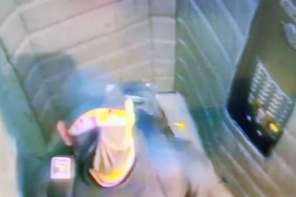 cameras-de-seguranca-flagram-furto-de-cofre-com-r$-1-milhao-em-joias.-video