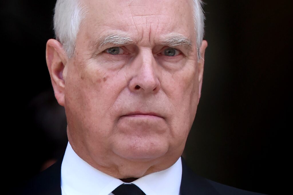 policia-britanica-afirma-que-andrew-pode-ficar-detido-por-ate-96-horas