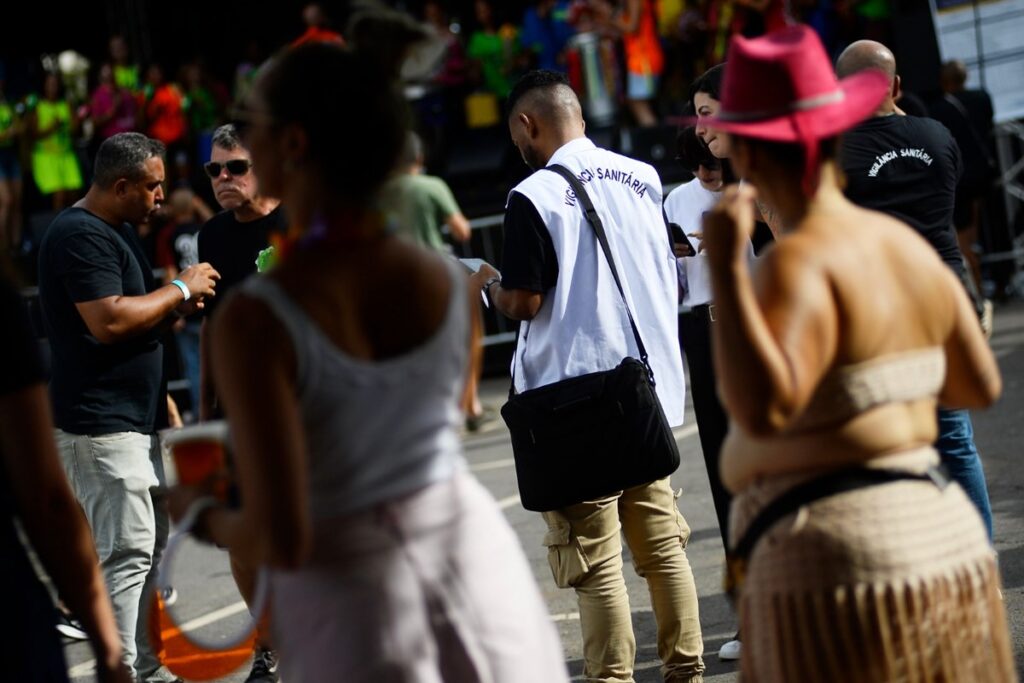 vigilancia-do-df-apreende-747-litros-de-bebidas-ilegais-no-carnaval