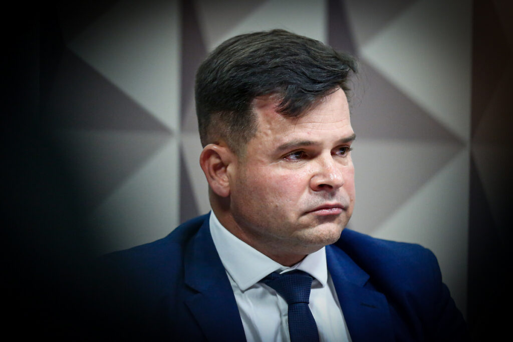 moraes-autoriza-visita-de-irmao-de-michelle-a-silvinei-na-papudinha