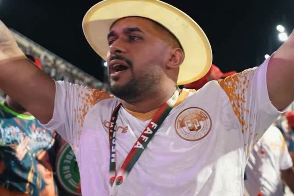 mestre-da-bateria-da-grande-rio-toma-atitude-apos-escola-ficar-em-8o