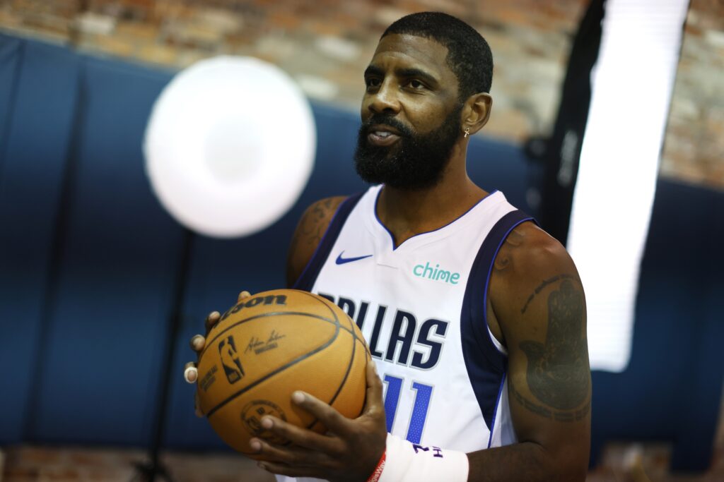 apos-grave-lesao,-kyrie-irving-voltara-a-atuar-na-nba-apenas-em-2027