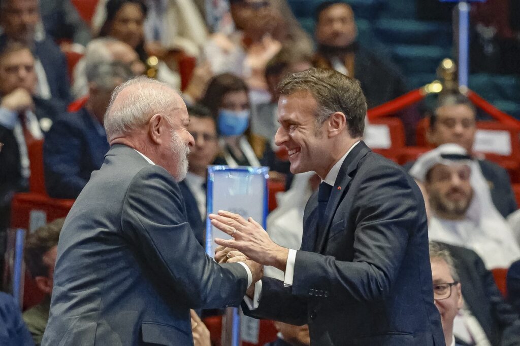 na-india,-macron-convida-lula-para-participar-da-cupula-do-g7-em-junho