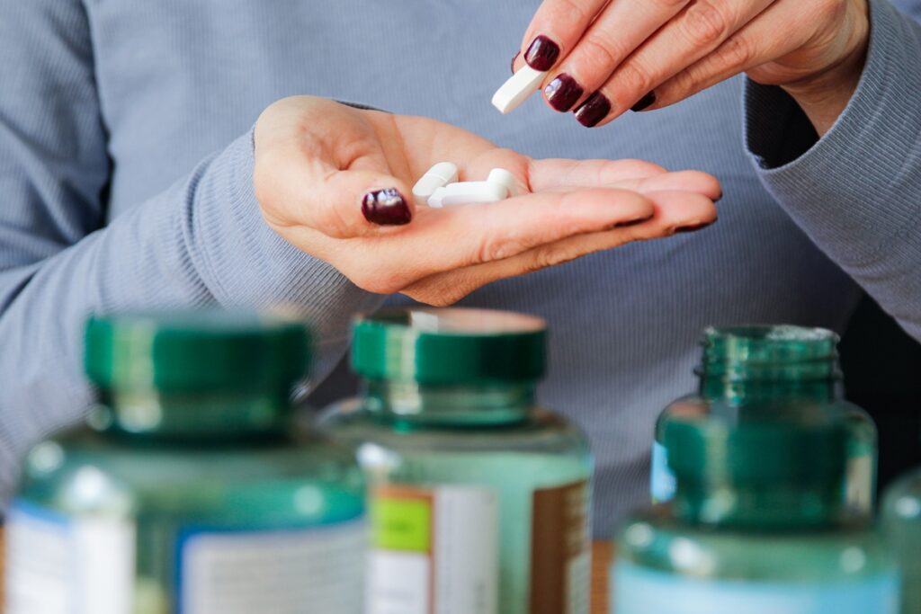 nutricionista-explica-os-riscos-de-misturar-suplementos-e-vitaminas