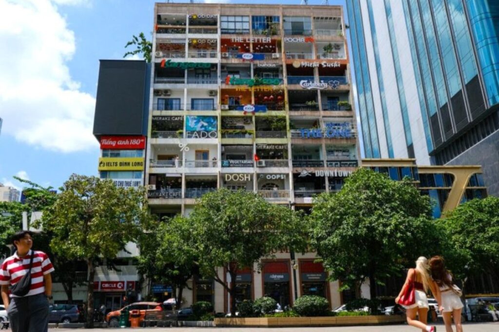 the-cafe-apartment:-predio-antigo-viraliza-com-9-andares-so-de-cafes