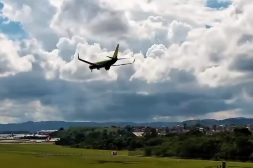 companhia-aerea-e-condenada-apos-“cha-de-cadeira”-de-38-horas-em-passageiro