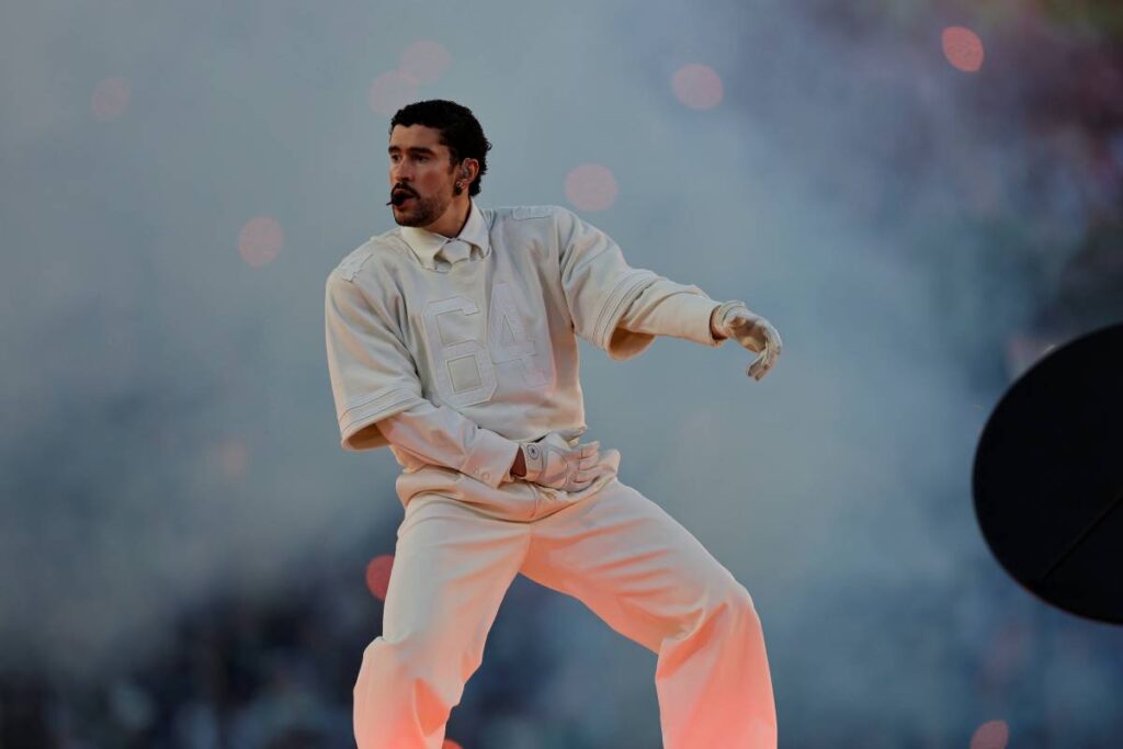 bad-bunny-chega-ao-brasil-no-auge-com-turne-historica-e-orgulho-latino