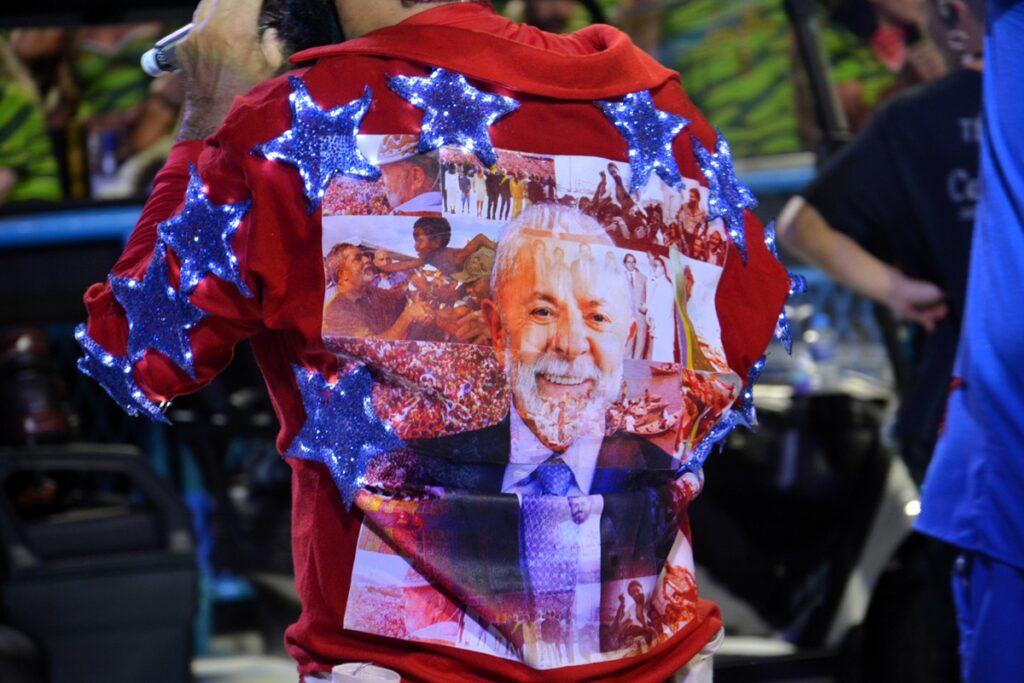 pl-aciona-tse-para-investigar-homenagem-a-lula-na-sapucai