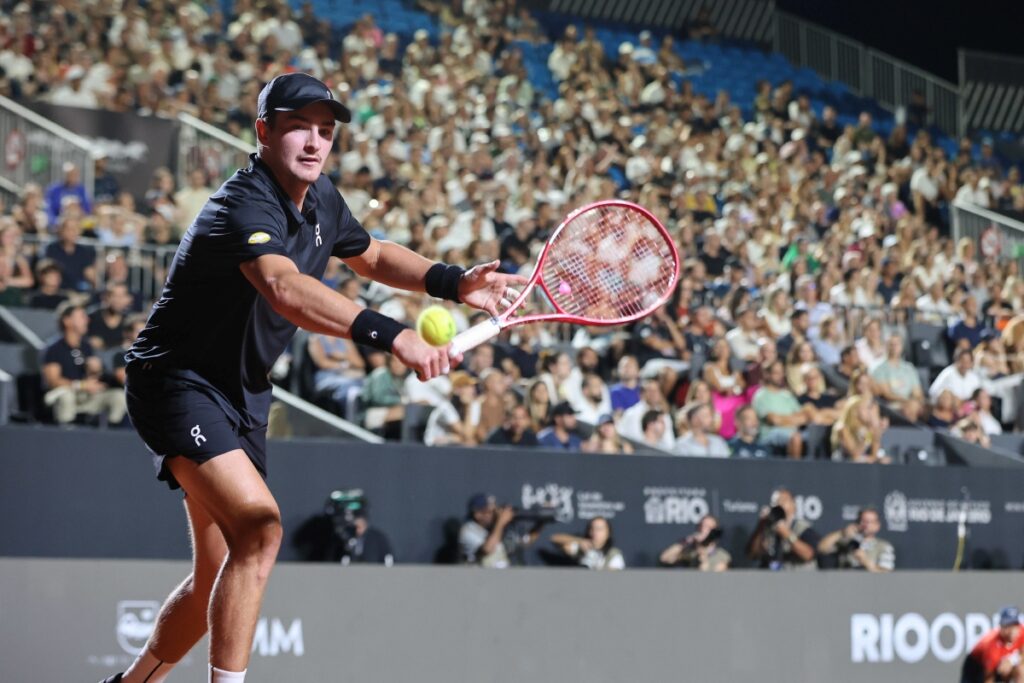 joao-fonseca-perde-para-ignacio-buse-e-esta-eliminado-do-rio-open