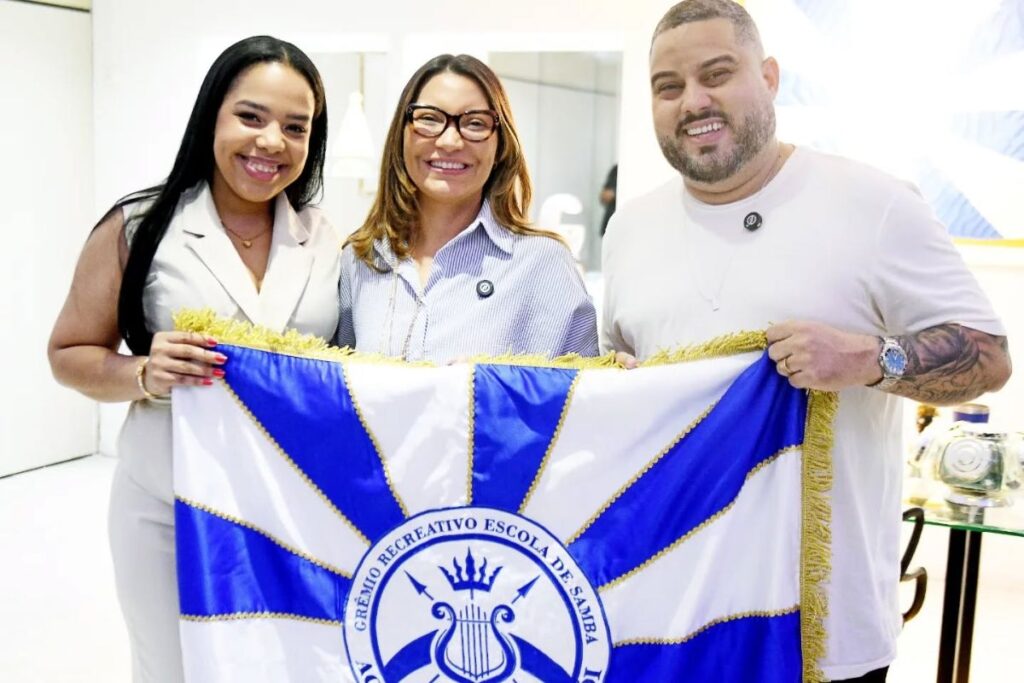 janja-voou-de-fab-com-6-assessores-ao-visitar-escola-de-samba-de-lula