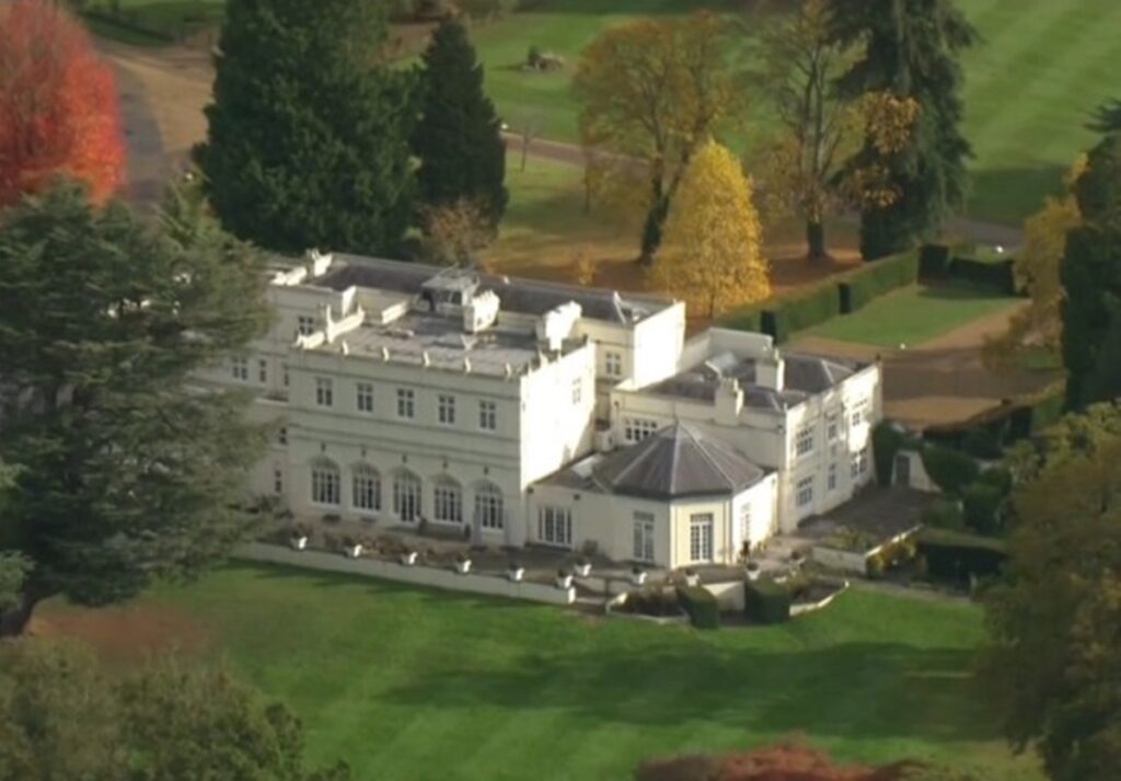 policia-britanica-faz-buscas-na-royal-lodge,-antiga-mansao-de-andrew