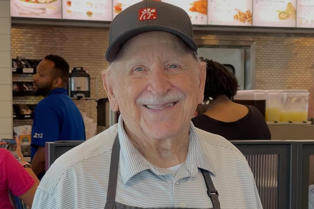 homenagem-comovente-celebra-funcionario-que-morreu-aos-91-anos