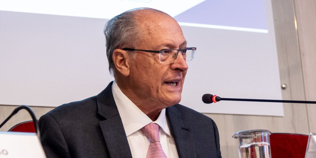 Alckmin: Brasil não perde competitividade com tarifa de 10% dos EUA alckmin:-brasil-nao-perde-competitividade-com-tarifa-de-10%-dos-eua