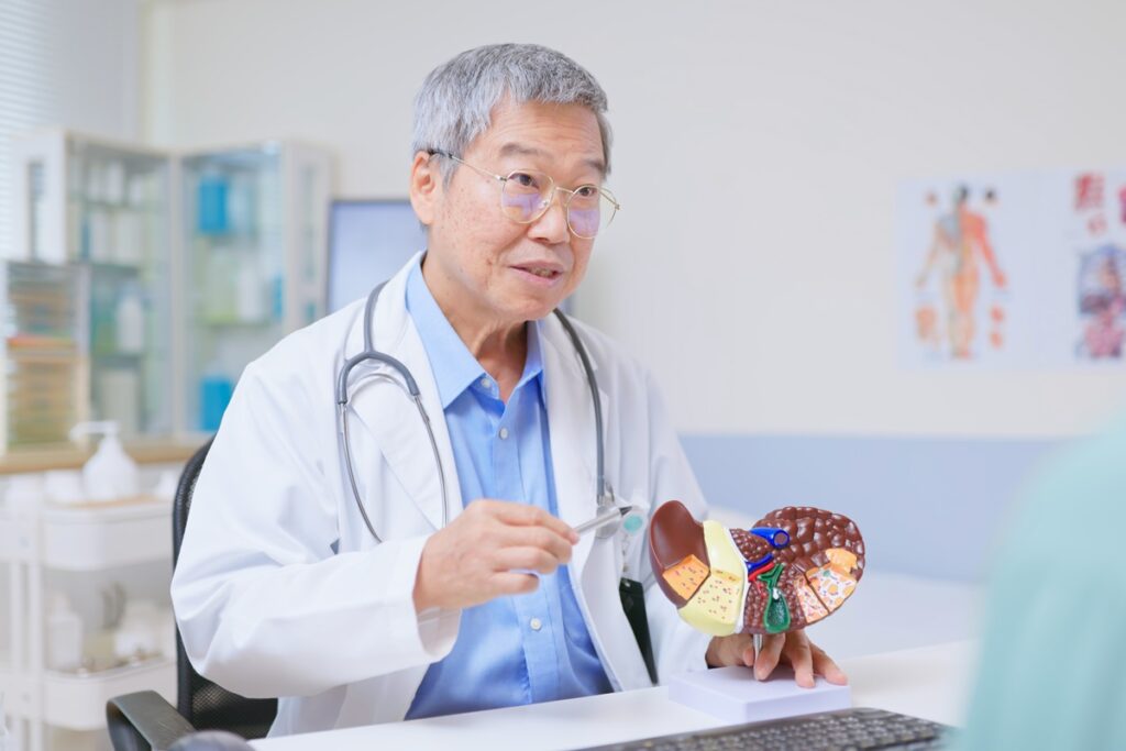 hepatologista-revela-que-a-cor-do-xixi-pode-indicar-problema-no-figado