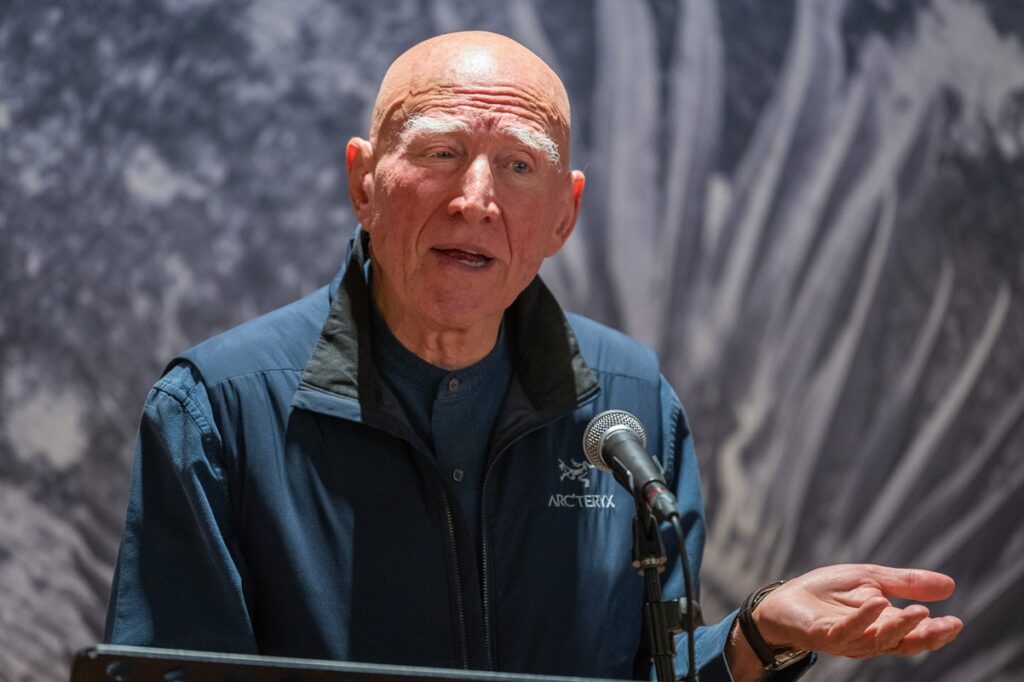 paris-celebra-legado-de-sebastiao-salgado-com-exposicao-de-200-fotos