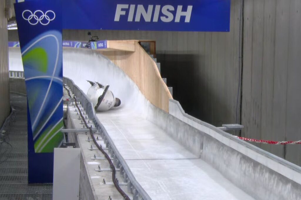 jogos-de-inverno:-treno-da-austria-vira-em-acidente-no-bobsled-4-man.-veja-video