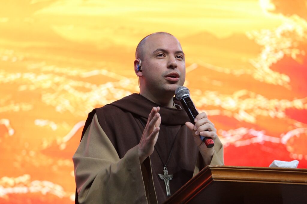 onde-assistir-ao-rosario-da-madrugada-com-frei-gilson