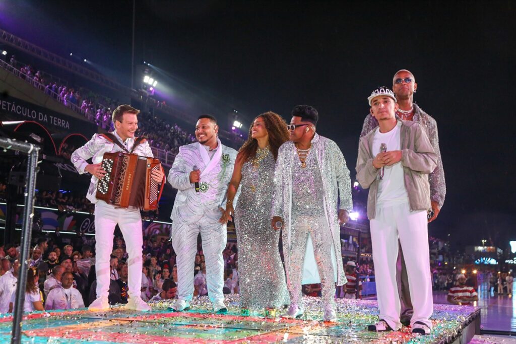 show-de-abertura-do-desfile-das-campeas-do-rj-homenageia-preta-gil