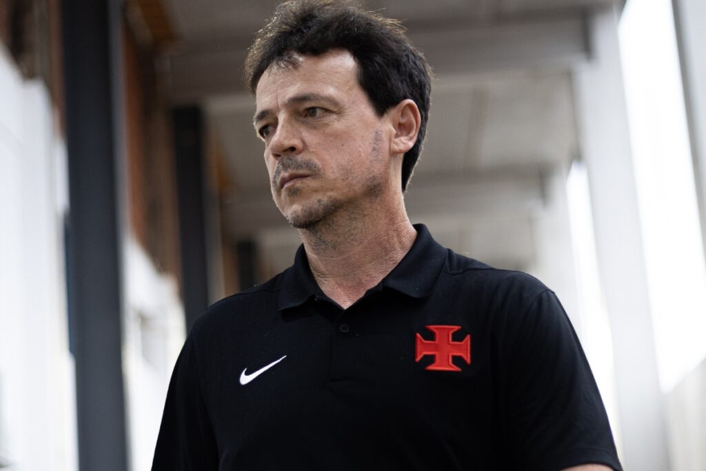 vasco-anuncia-demissao-do-tecnico-fernando-diniz