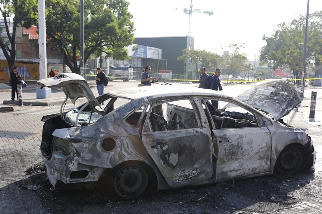 mexico-vive-onda-de-violencia-apos-morte-do-narcotraficante-“el-mencho”.-veja-video
