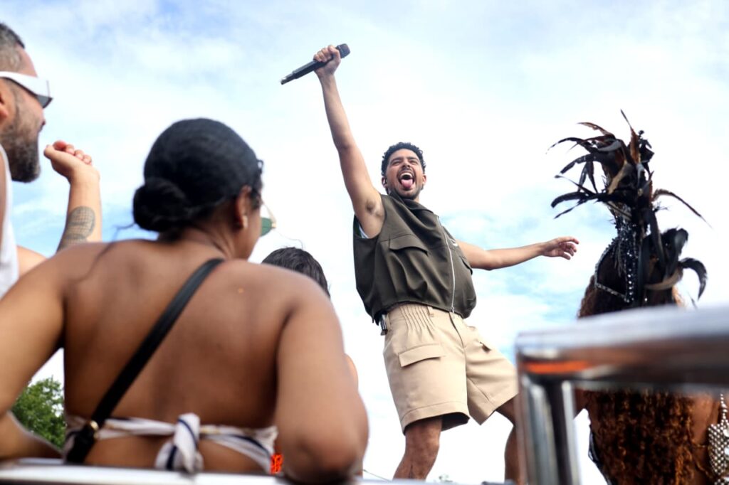 “uma-honra-encerrar-o-carnaval-em-sp”,-diz-pedro-sampaio-sobre-bloco.-veja-video